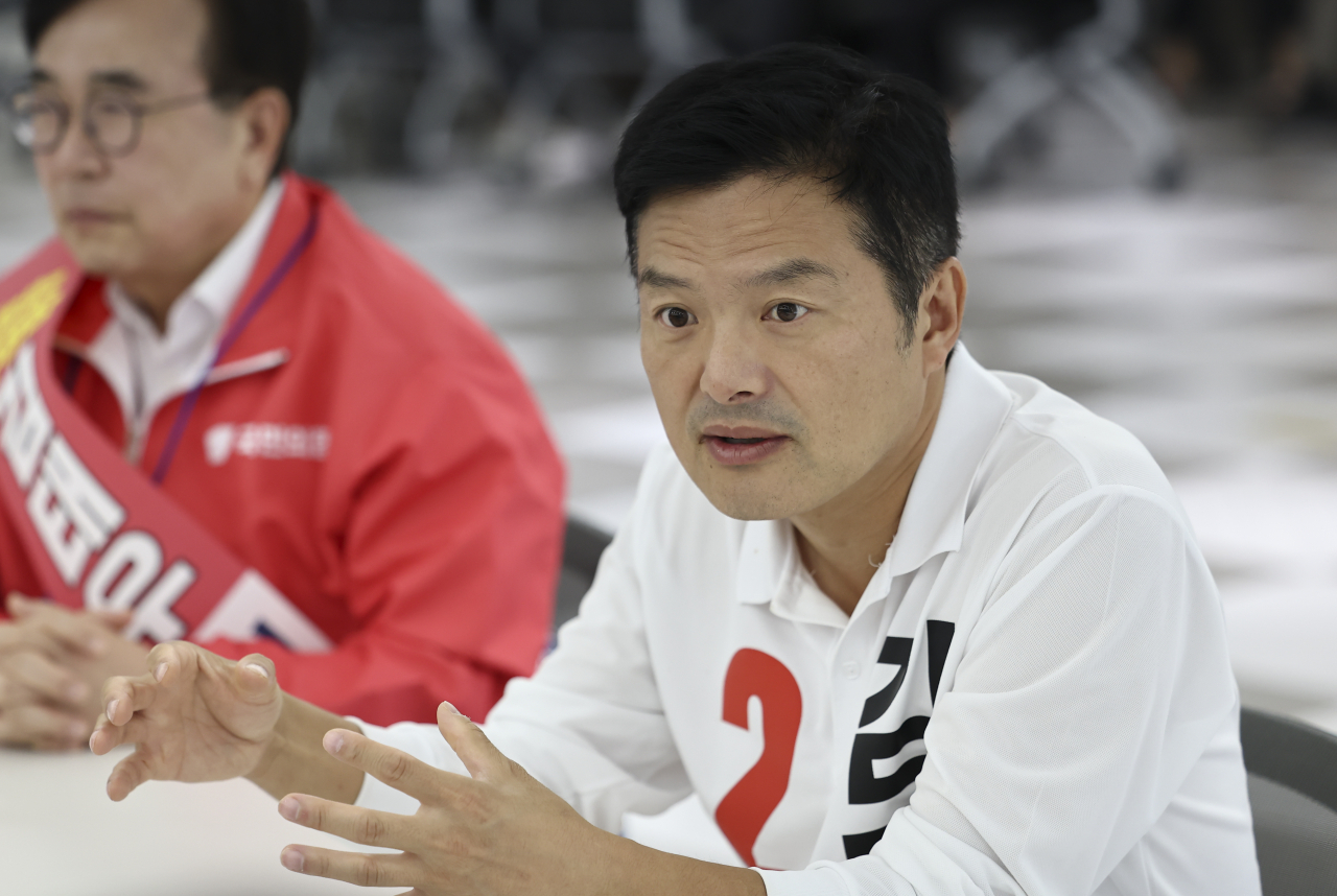 김태우 국민의힘 강서구청장 보궐선거 후보가 지난 4일 서울 강서구에서 열린 전국학교운영위원회연합회 간담회에서 발언하고 있다. [연합]