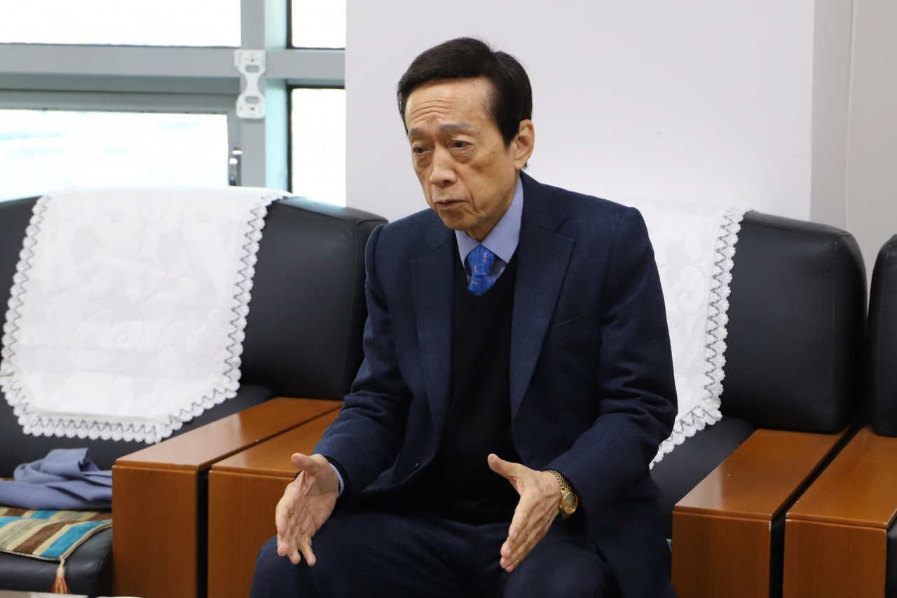 김정길 대구문화예술진흥원장이 취임 1주년을 지나가고 있다. 5일 대구 달서구 두류공원에 위치한 대구문화예술진흥원장실에서 만난 김 원장은 "지역에서 양질의 예술이 피어나기 위해서는 대구시민들의 사랑과 도움이 필요하다"며 "이를 토대로 시민문화향유의 범위를 넓히고 예술의 격을 높이며 '문화가 자라고, 예술이 피어나는 대구'를 만들기 위해 최선의 노력을 다하겠다"고 말했다.[대구문화예술진흥원 제공]