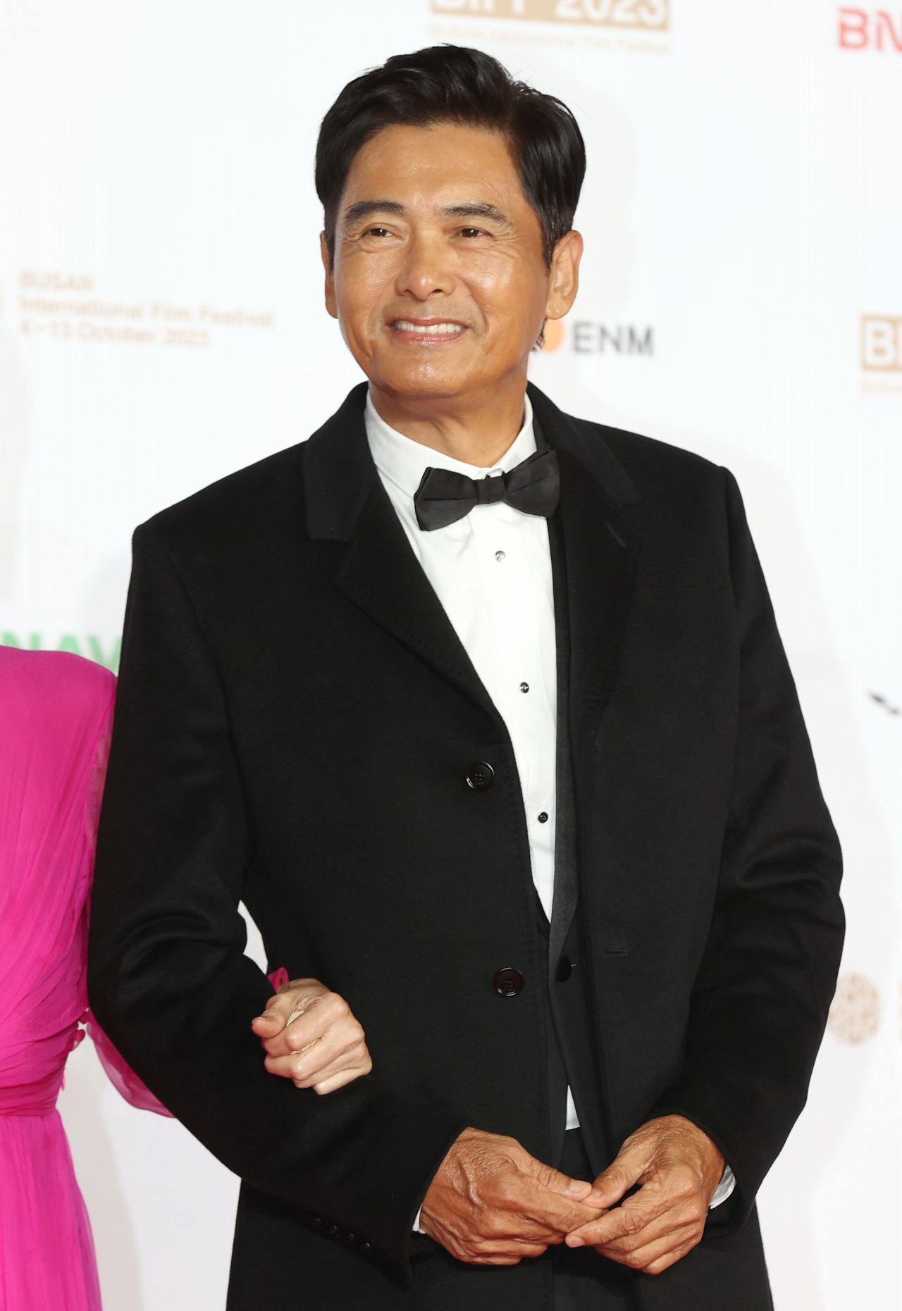 부산국제영화제(BIFF) 개막식이 열리는 4일 오후 부산 해운대구 영화의전당 포토월에서 배우 저우룬파(주윤발)가 포즈를 취하고 있다. [연합]