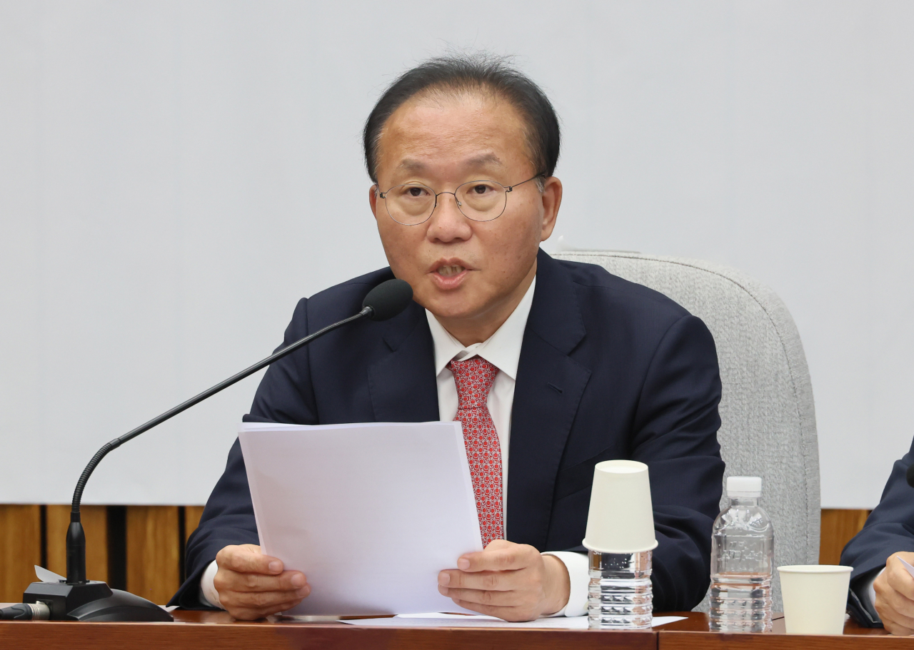 윤재옥 국민의힘 원내대표가 6일 국회에서 열린 국정감사대책회의에서 발언하고 있다. [연합]