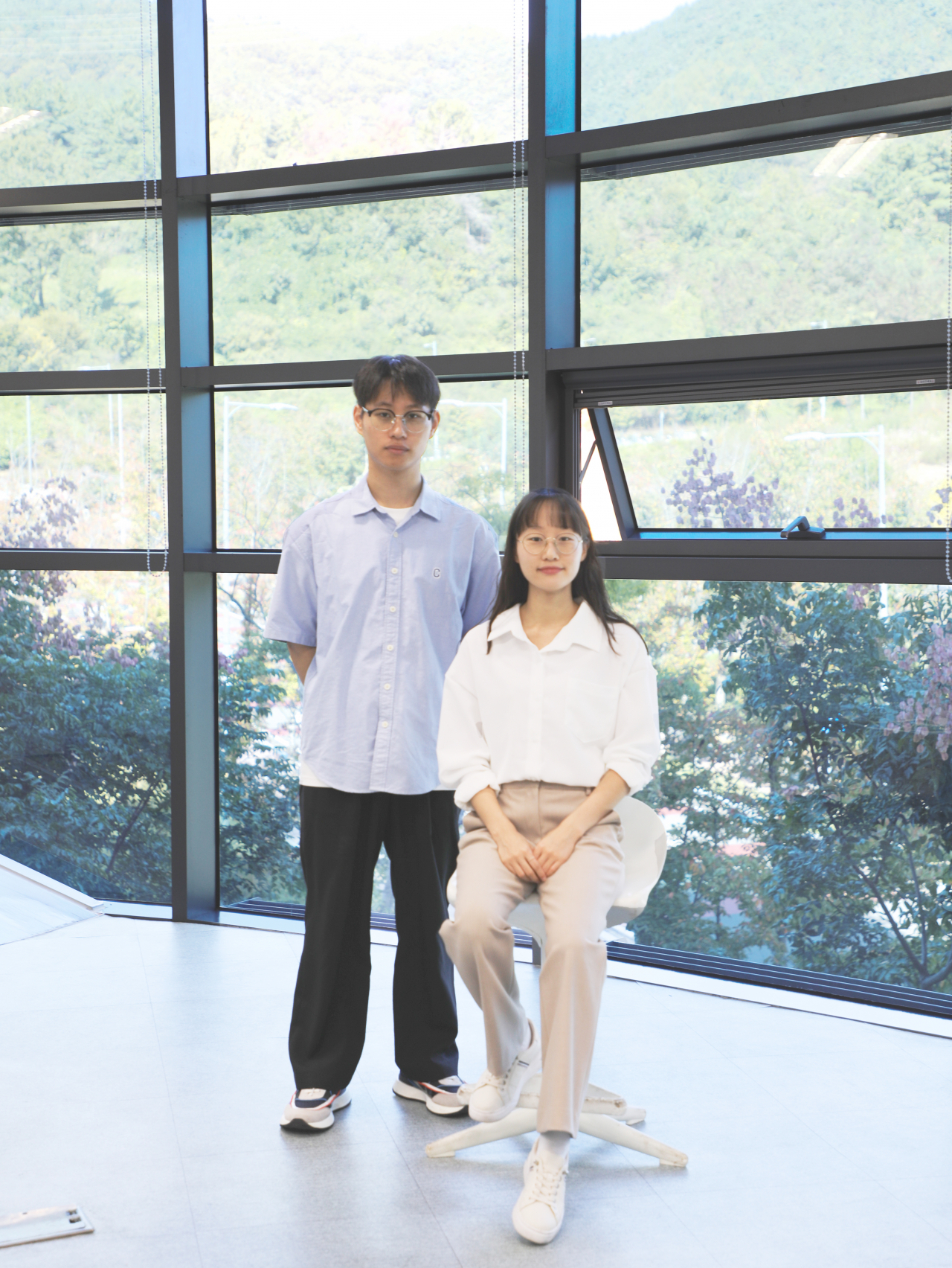 이정우(오른쪽) 퀘스터 대표와 김규민 Friending 대표.[DGIST 제공]
