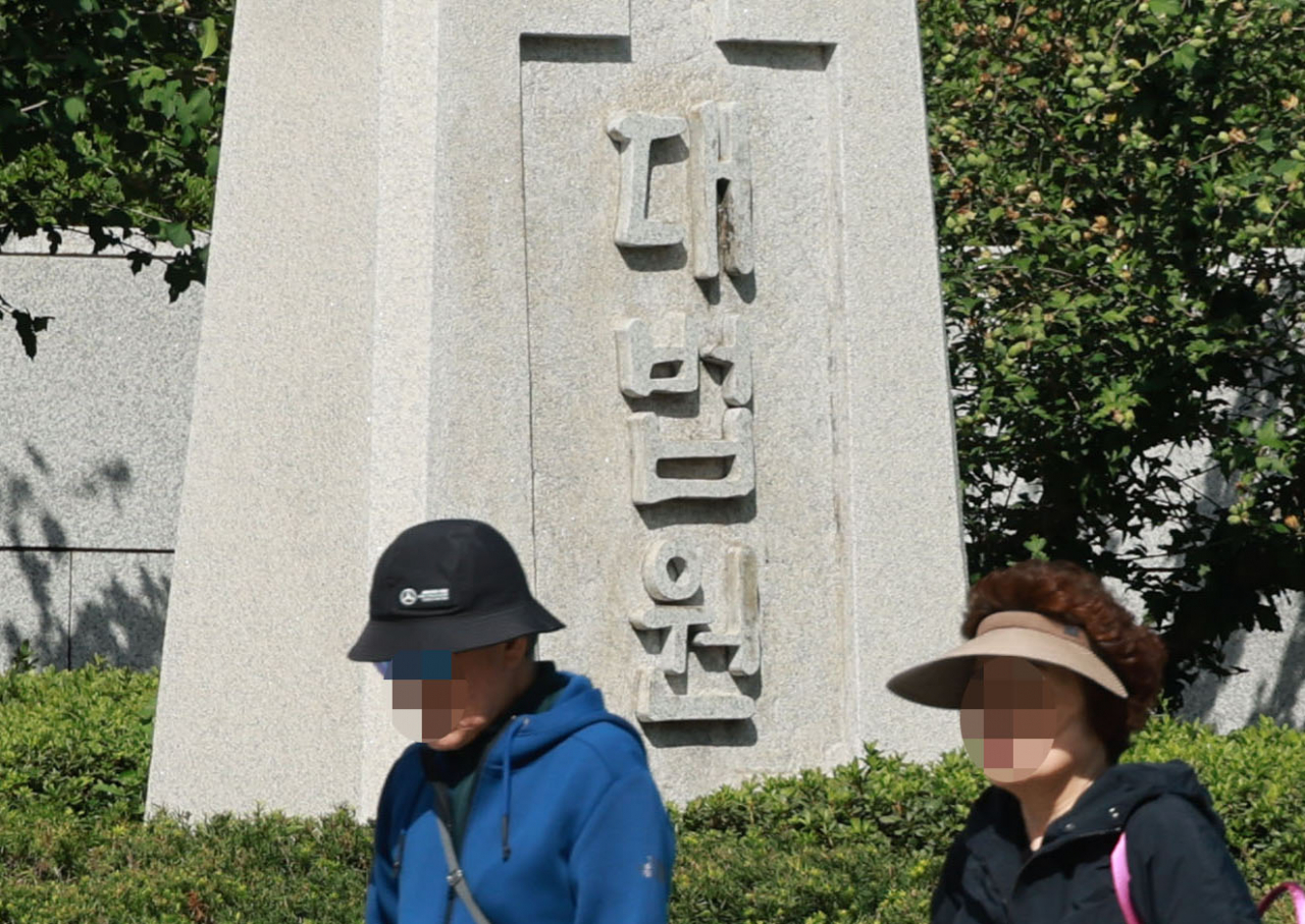 이균용 대법원장 후보자에 대한 임명동의안이 6일 국회 본회의에서 부결됐다. 이는 1988년 정기승 대법원장 후보자 낙마 이후 두번째 사례로, 35년 만의 대법원장 공백 사태를 맞게 됐다. 사진은 이날 서울 서초구 대법원의 모습. [연합]