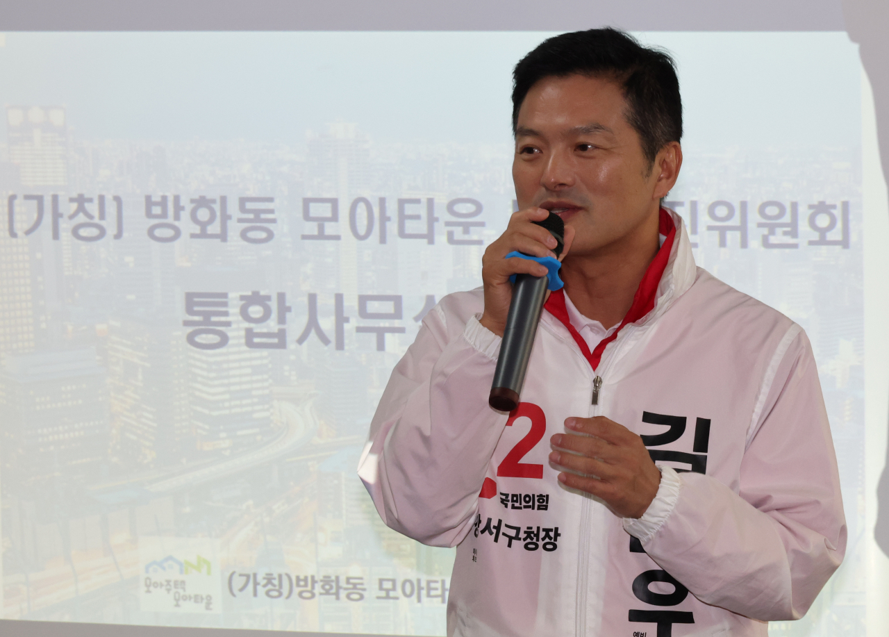 김태우 국민의힘 강서구청장 보궐선거 후보가 지난 5일 강서구 방화동 모아타운 통합추진위 사무실 개소식에서 발언하고 있다. [연합]