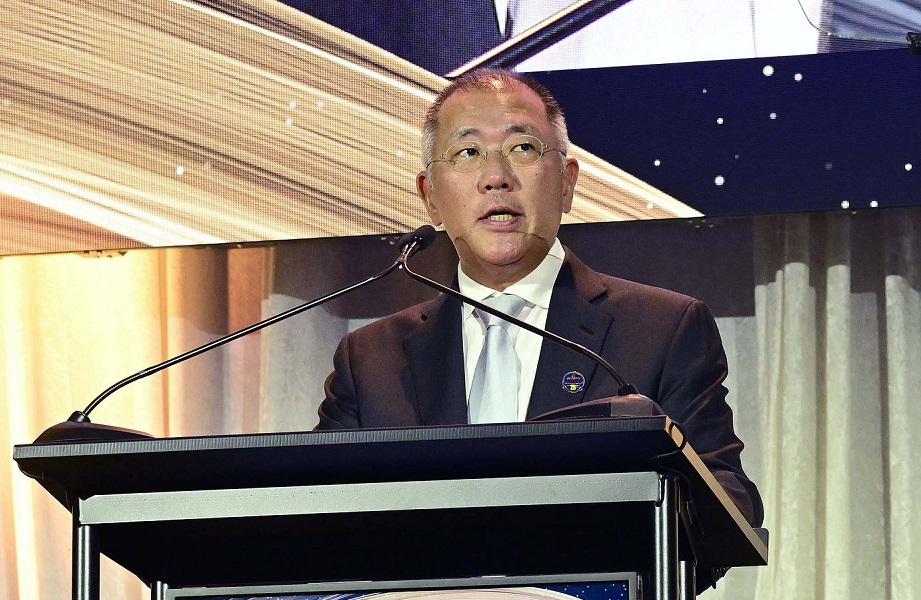 정의선 현대차그룹 회장이 지난달 미국 워싱턴 D.C. 로널드 레이건 빌딩에서 현대 호프 온 휠스 25주년 행사에서 환영 인사를 하는 모습. [현대차그룹 제공]
