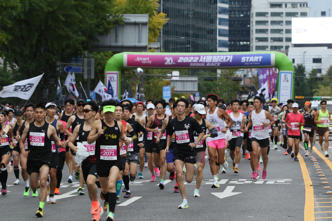 서울시는 8일 오전 8시부터 서울광장 일대에서 ‘2023 서울달리기’를 개최한다. 사진은 지난해 대회 장면. [서울시 제공]