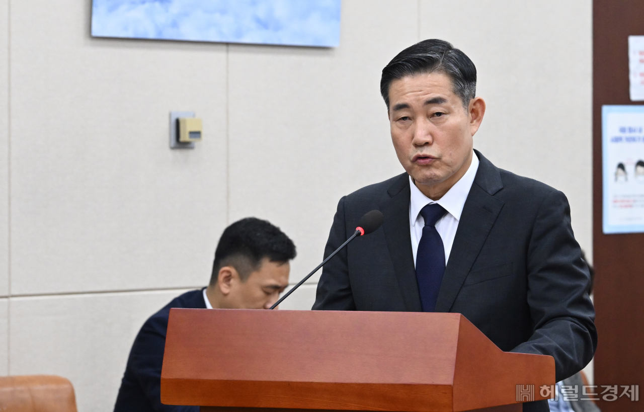 신원식 국방부 장관 후보자가 27일 오전 서울 여의도 국회에서 열린 국방부 장관 인사청문회에서 발언하고 있다. 이상섭 기자