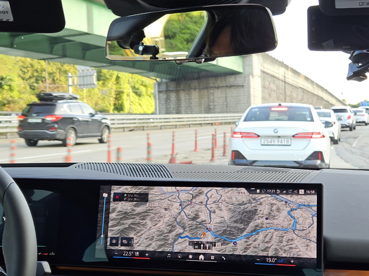 BMW 뉴 5시리즈 내비게이션. [김지윤 기자]