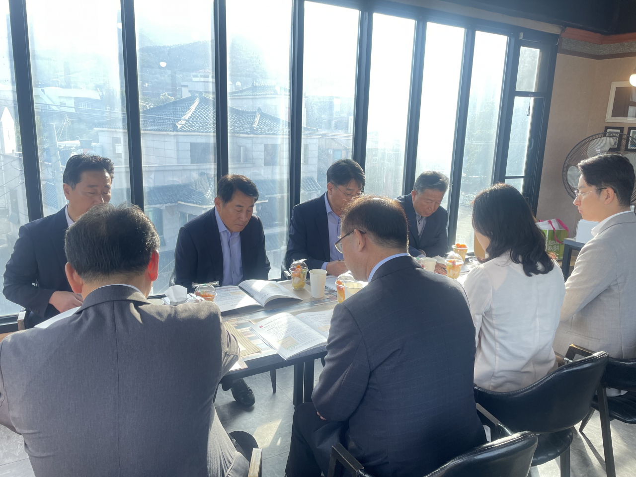지난 6일 낙동강협의체 협의체 6개 자치단체장이 조찬간담회를 진행하고 있다. [사진=양산시]