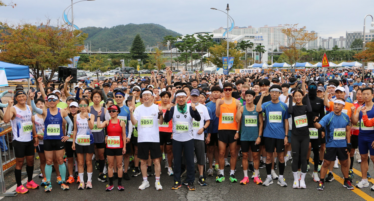 2023 MBN 나주마라톤대회가 5000여명의 마라토너가 참석한 가운데 성황리에 펼쳐졌다