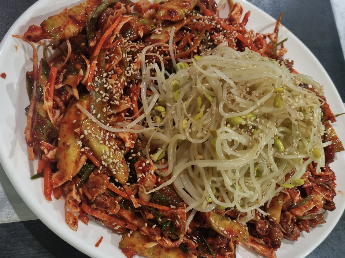 경기 성남시의 한 맥줏집에서 2만1000원에 판매 중인 골뱅이무침 [독자 제공]
