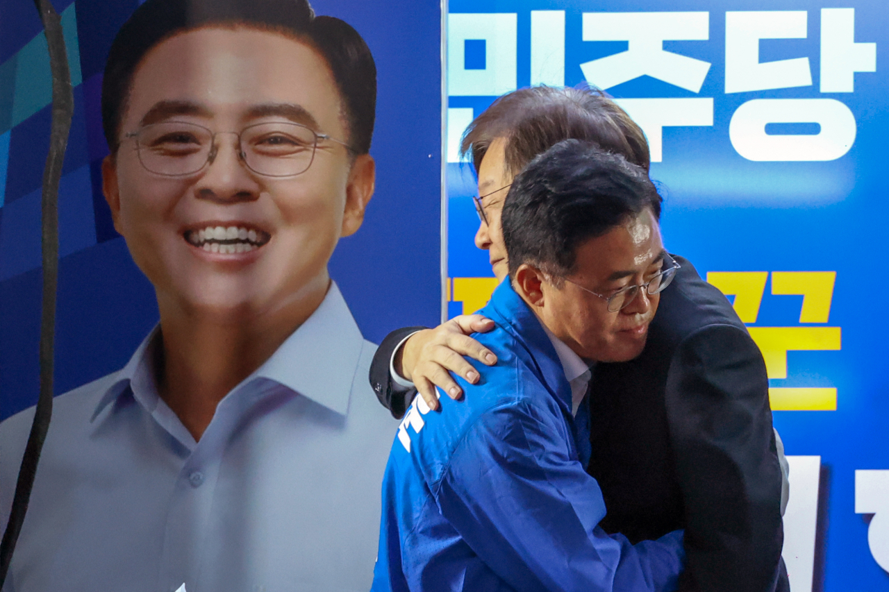 이재명 더불어민주당 대표가 지난 9일 서울 강서구 발산역 인근에서 강서구청장 보궐선거 진교훈 후보 지원 유세를 하고 있다. [연합]