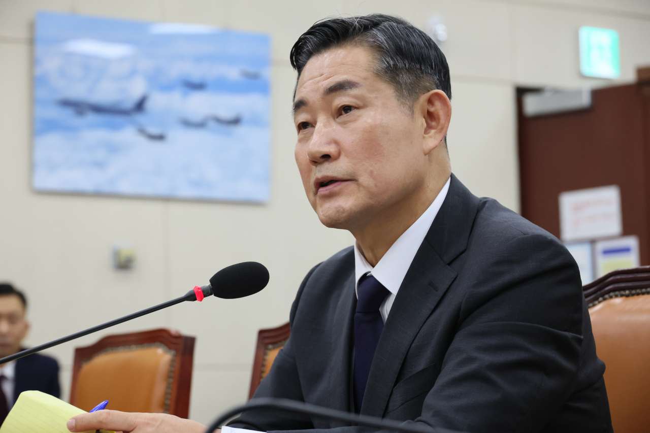 신원식 국방부 장관은 10일 국회 국방위원회 국정감사에 출석하기 전 국방부 출입기자단과 만나 9·19 남북군사합의 효력정지 필요성을 강조했다. 신 장관이 지난달 27일 국회 인사청문회에서 의원 질의에 답변하고 있다. 자료사진. [연합]