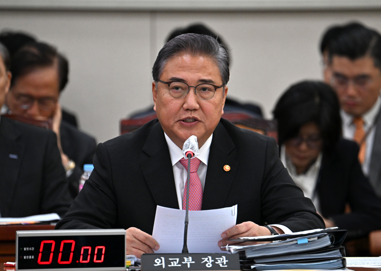 박진 외교부장관이 10일 서울 여의도 국회에서 열린 외교통일위원회 국정감사에서 발언하고 있다. 임세준 기자