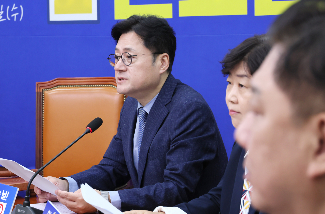 홍익표 더불어민주당 원내대표가 11일 국회에서 열린 최고위원회의에서 발언하고 있다. [연합]