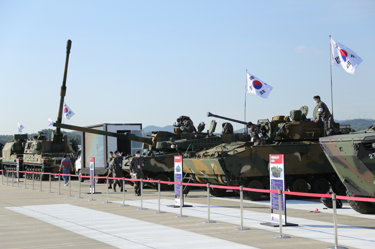 이번 서울 ADEX 2023에는 천마와 비호복합 등 다수의 지상장비도 전시된다. 사진은 서울 ADEX 2021에 전시된 지상장비들. [헤럴드DB]
