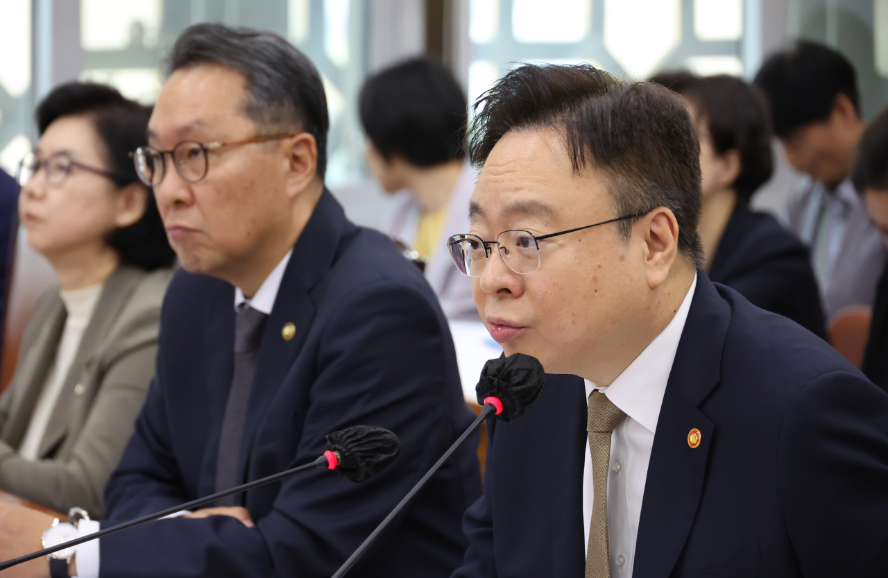 11일 국회에서 열린 보건복지위원회 국정감사에 출석한 조규홍 보건복지부 장관이 의원 질의에 답하고 있다. [연합]