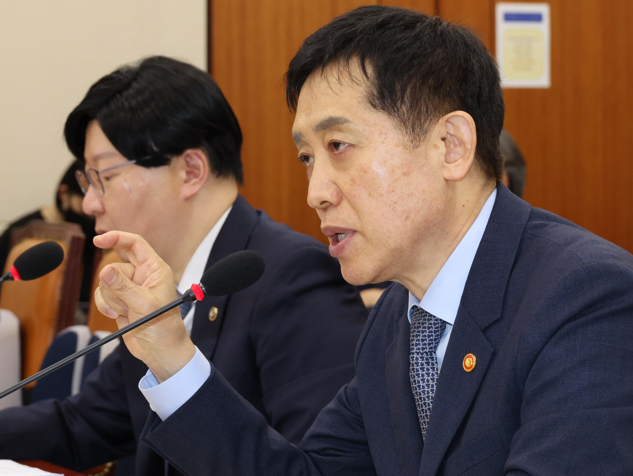 김주현 금융위원장이 11일 국회 정무위원회 국정감사에서 답변하고 있다. [연합]