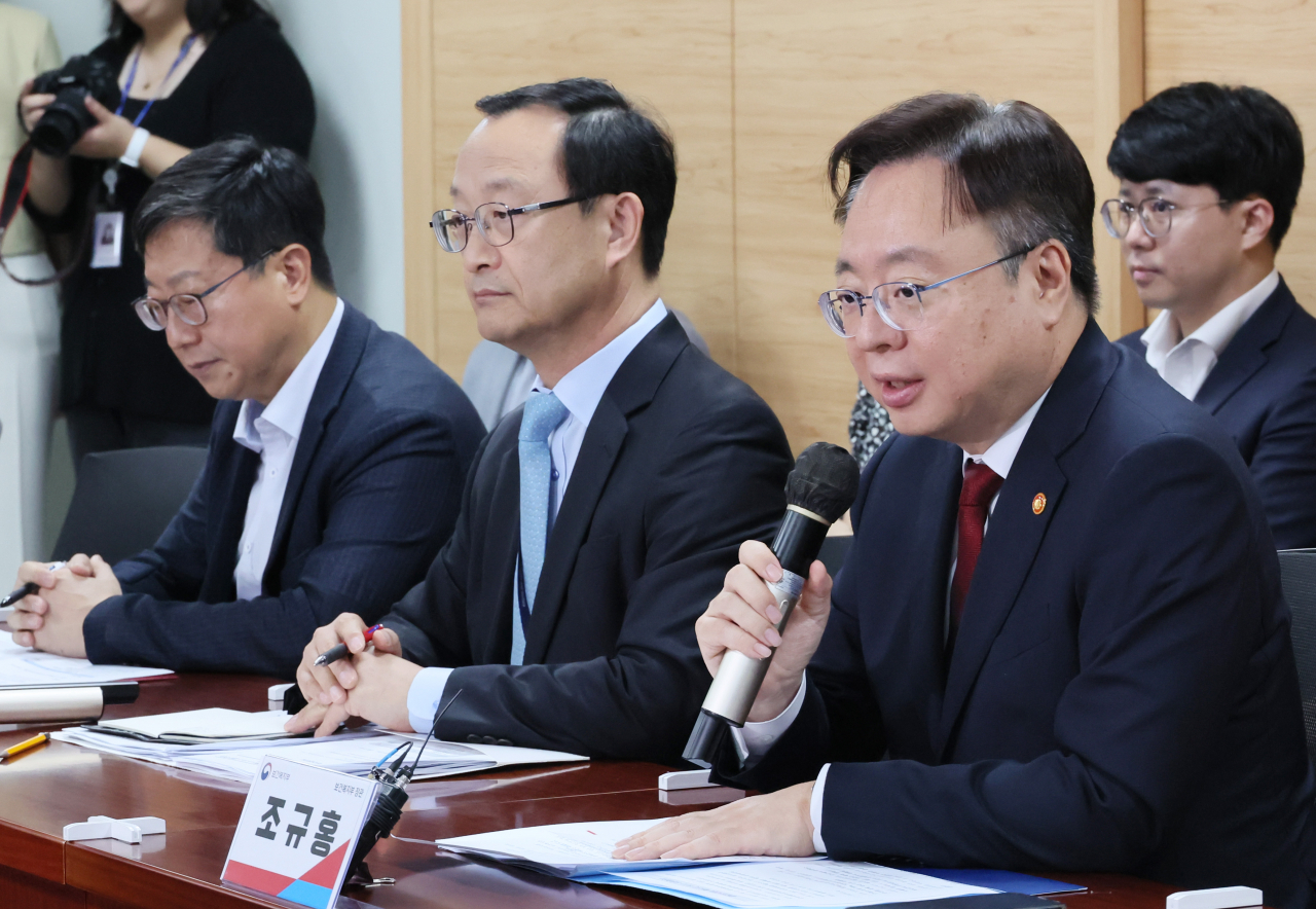 조규홍 보건복지부 장관이 12일 국회 의원회관에서 열린 '제3차 기초생활보장 종합계획(2024~2026)' 관련 실무 당정협의회에서 발언하고 있다. [연합]
