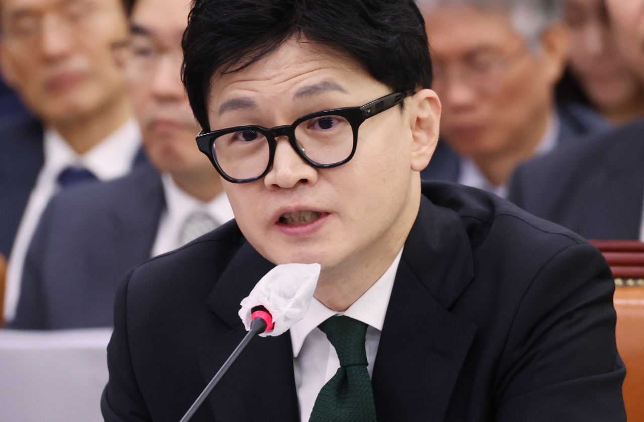 11일 국회에서 열린 법제사법위원회 국정감사에 출석한 한동훈 법무장관이 의원 질의에 답하고 있다. [연합]
