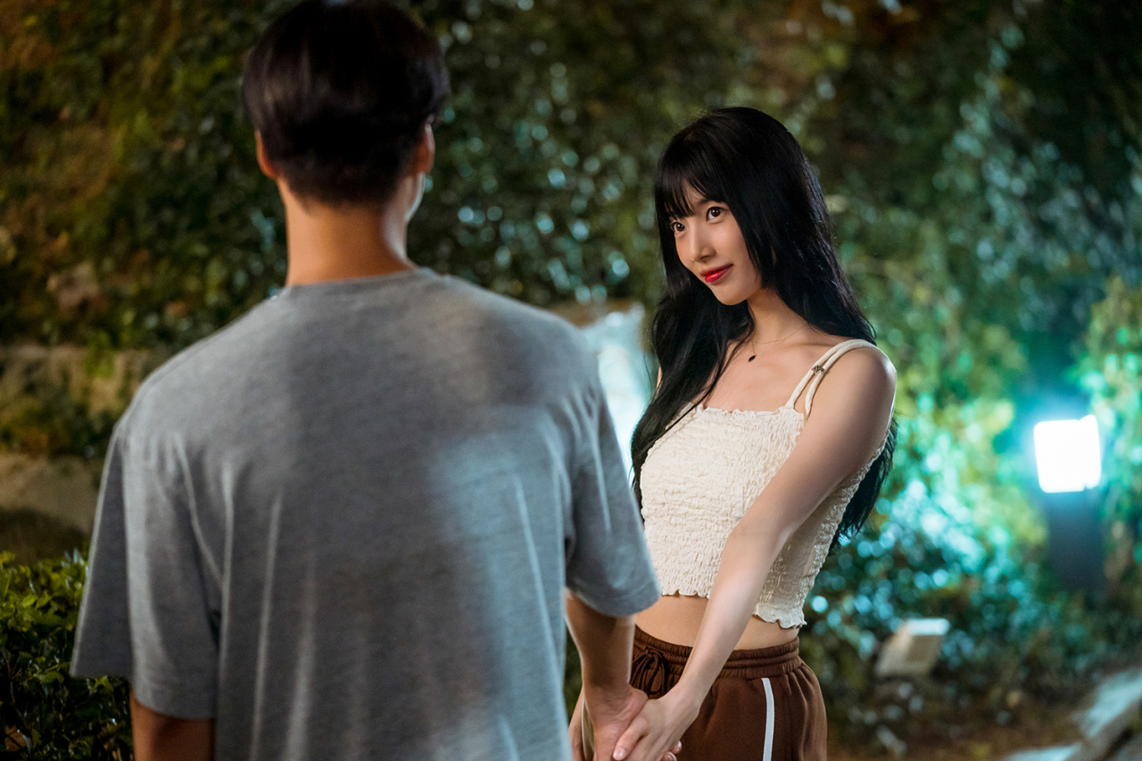 Suzy (right) plays former celebrity and university student Doona in "Doona!" (Netflix)