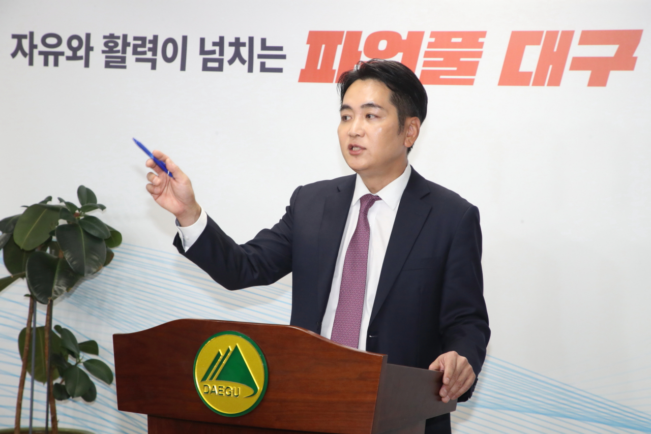 11일 대구시청에서 여론조사 결과를 발표하는 황순조 대구시 기획조정실장[대구시 제공]