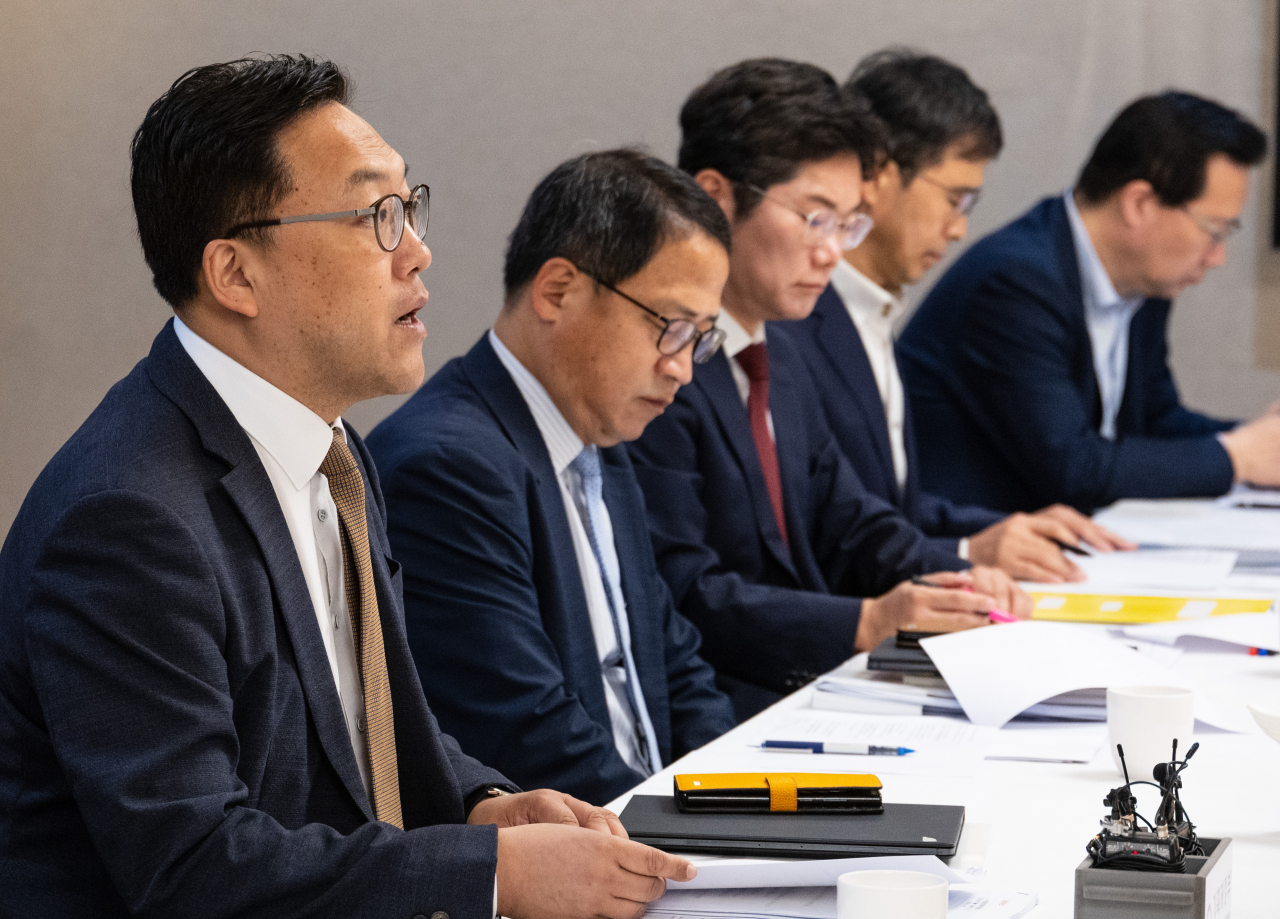 김병환 기획재정부 1차관이 12일 오전 서울 종로구 정부서울청사에서 열린 제32차 비상 경제 차관회의 겸 경제 형벌 규정 개선 TF 3차 회의에 참석해 발언하고 있다. 이날 회의에서는 이스라엘·하마스 사태 관련 동향과 관련 석유,가스 수급 상황을 점검할 계획이다. [연합]