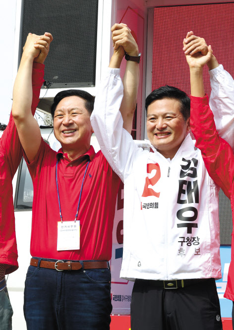 김기현 국민의힘 대표와 김태우 국민의힘 강서구청장 후보. [연합]