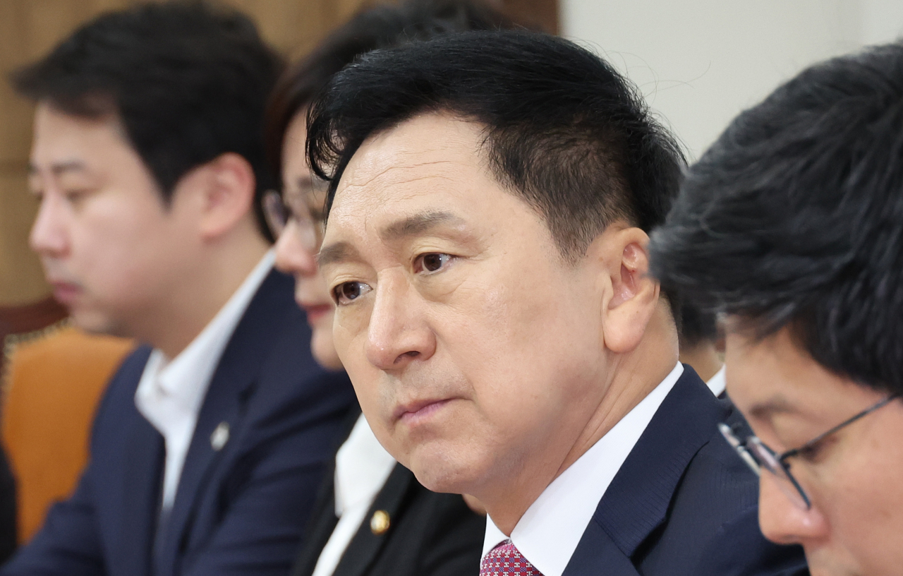 김기현 국민의힘 대표가 12일 국회에서 열리는 최고위원회의에 어두운 표정을 짓고 있다. 국민의힘 김태우 강서구청장 보궐선거 후보는 지난 11일 치러진 선거에서 더불어민주당 진교훈 후보에 패했다. [연합]