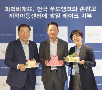 김성이(왼쪽부터) 사회복지협의회장, 허진수 SPC그룹 사장, 양송희 사회복지협의회 푸드뱅크사업단장 [SPC그룹 제공]