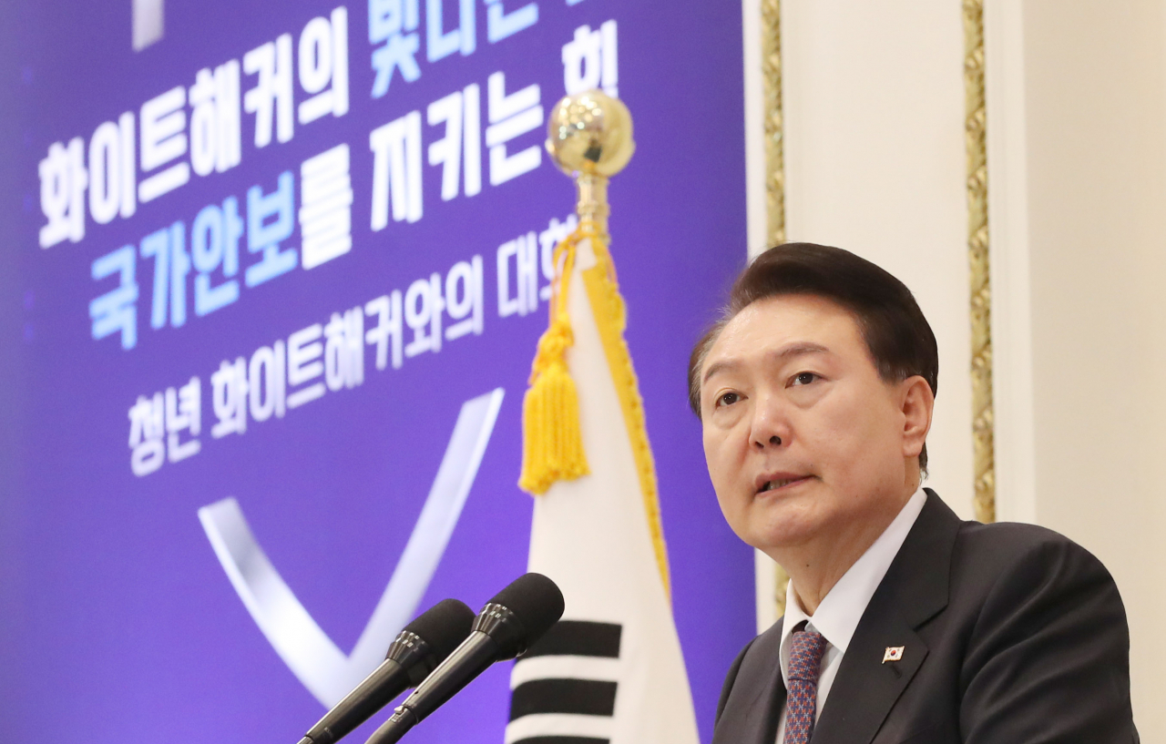 윤석열 대통령이 12일 청와대 영빈관에서 열린 청년 화이트해커와의 대화에서 발언하고 있다. [연합]