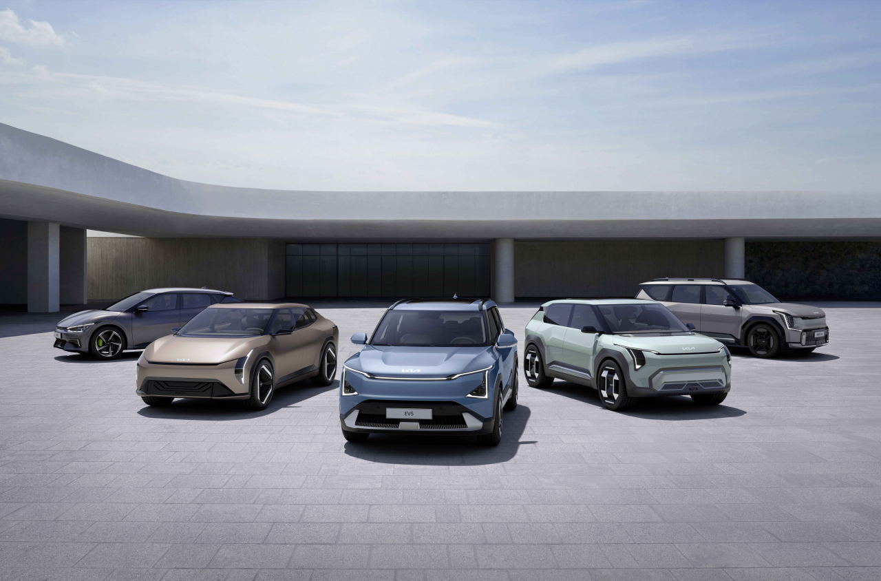 기아의 전동화 라인업. EV6 GT(왼쪽부터), EV4 콘셉트, EV5, EV3 콘셉트, EV9 GT 라인. [기아 제공]