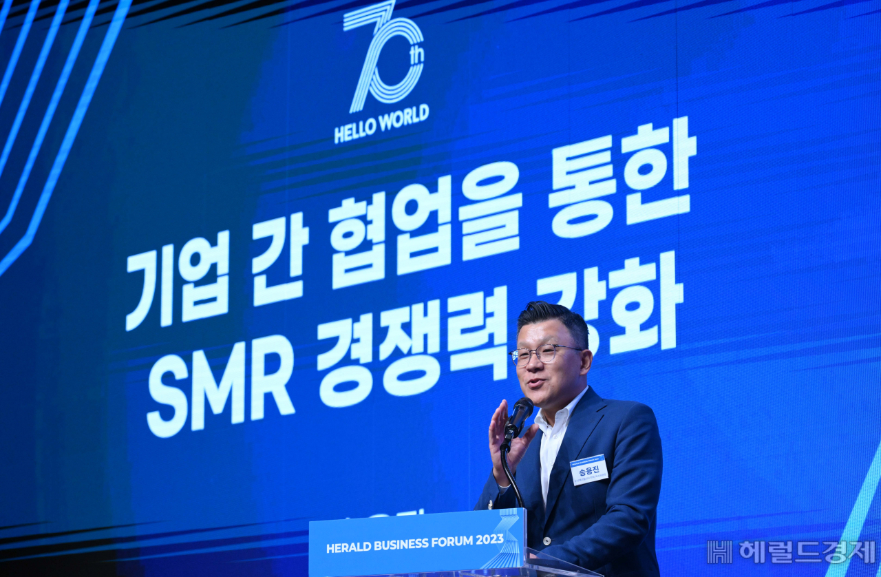송용진 두산에너빌리티 전략·혁신부문장이 12일 서울 중구 신라호텔 다이너스티홀에서 열린 ‘헤럴드 기업포럼 2023’에서 ‘기업 간 협업을 통한 SMR경쟁력 강화’의 주제로 강연을 하고 있다. 이상섭 기자