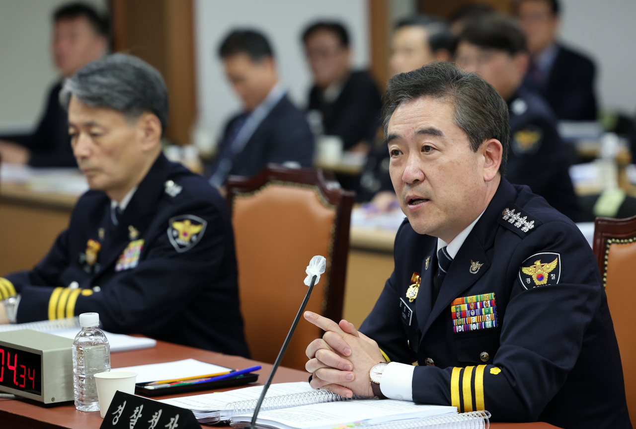 12일 오후 서울 경찰청에서 열린 경찰청·도로교통공단에 대한 국회 행정안전위원회 국정감사에서 윤희근 경찰청장이 의원 질의에 답하고 있다. [연합]
