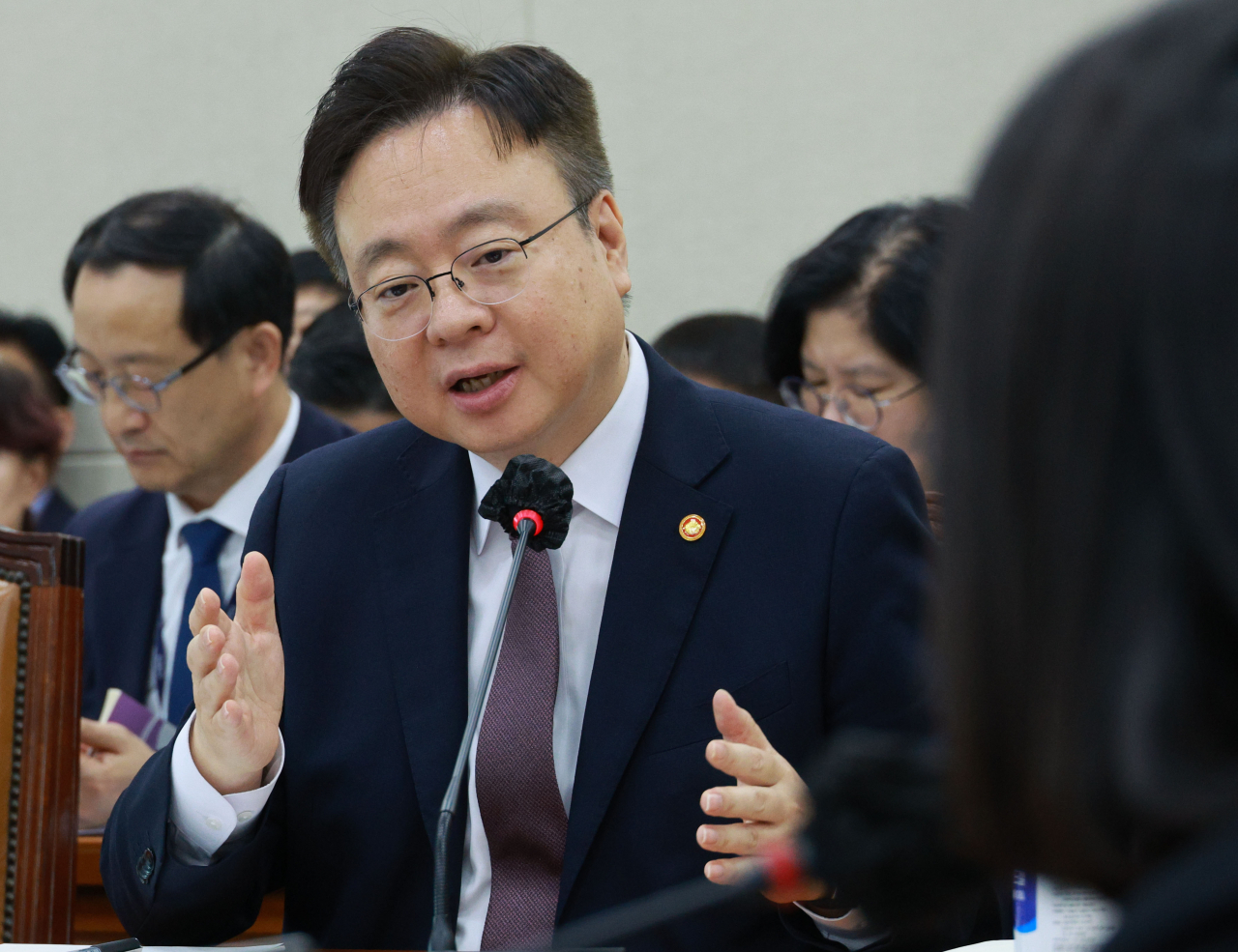 조규홍 보건복지부 장관이 12일 국회에서 열린 보건복지위원회 국정감사에서 의원 질의에 답하고 있다. [연합]