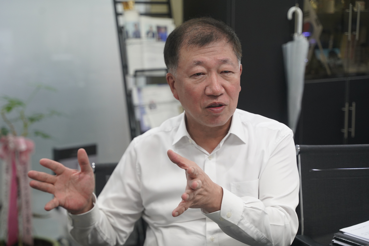 배영근 비아이매트릭스 대표가 최근 헤럴드경제와 만나 ‘로우코드(Low Code)’를 활용한 통합 UI 솔루션에 대해 설명하고 있다. [비아이매트릭스]