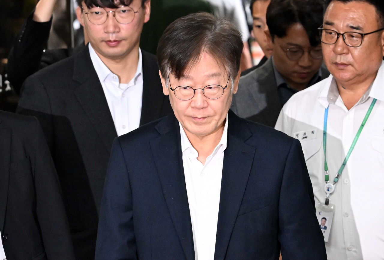 이재명 더불어민주당 대표가 지난달 26일 오전 구속 전 피의자 심문(영장심사)을 받기 위해 서울중앙지법으로 들어가고 있다. 이상섭 기자