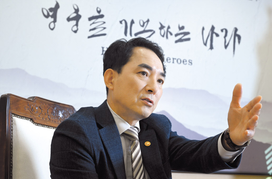 박민식 국가보훈부 장관이 10일 서울 서울지방보훈청에서 헤럴드경제와 인터뷰를 하고 있다. 임세준 기자