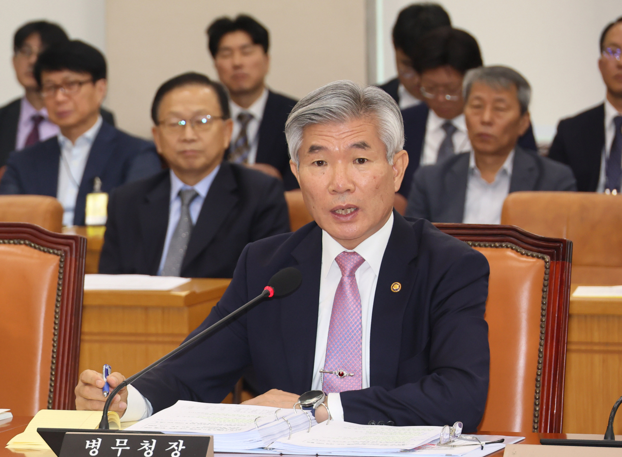 이기식 병무청장이 13일 국회 국방위원회에서 열린 5·18민주화운동 진상규명조사위원회와 병무청에 대한 국정감사에서 의원질의에 답변하고 있다. [연합]