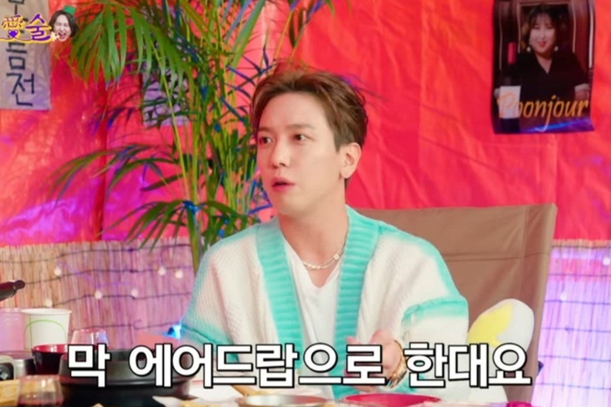 가수 정용화가 한 유튜브 콘텐츠에 출연해 아이돌의 비밀연애에 대해 이야기하고 있다. [풍자 유튜브]