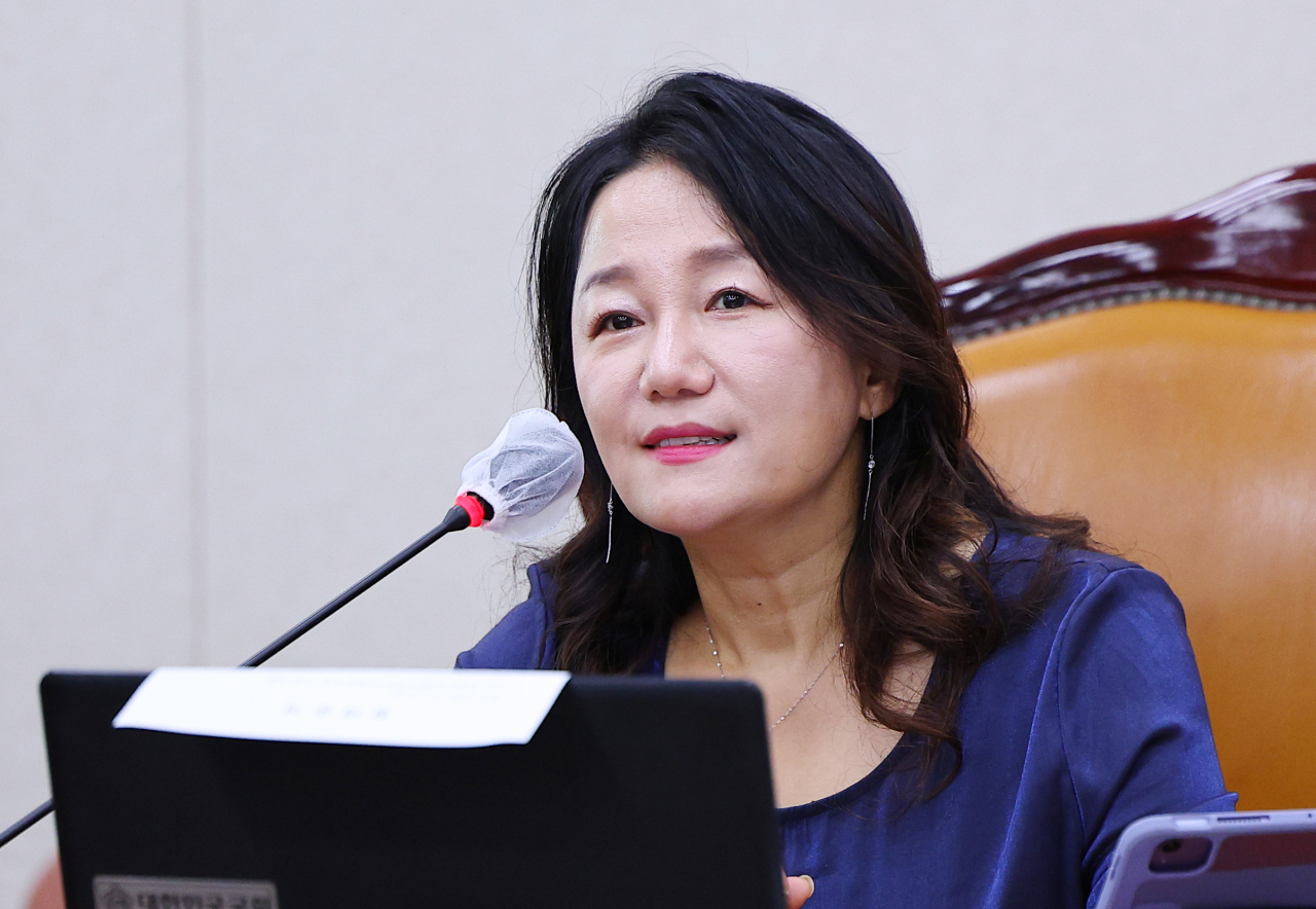 13일 오전 서울 여의도 국회에서 열린 대한무역투자진흥공사, 한국무역보험공사, 한국산업단지공단 등에 대한 국회 산업통상자원중소벤처기업위원회의 국정감사에서 이재정 위원장이 회의를 진행하고 있다. [연합]