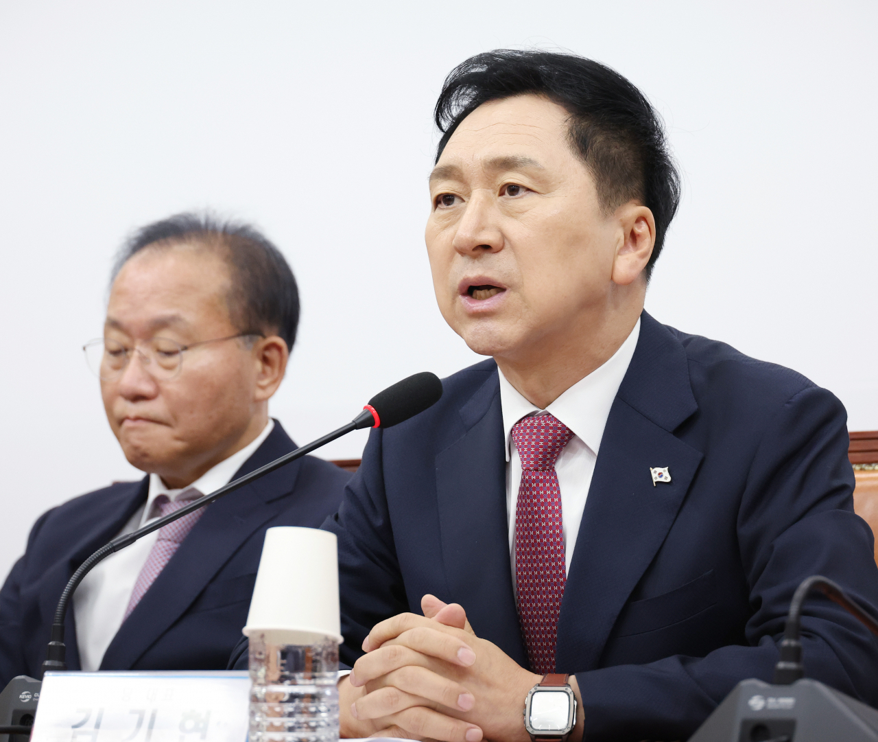 국민의힘 김기현 대표가 12일 국회에서 열리는 최고위원회의에 심각한 표정으로 발언을 하고 있다. 국민의힘 김태우 강서구청장 보궐선거 후보는 지난 11일 치러진 선거에서 더불어민주당 진교훈 후보에 패했다. [연합]