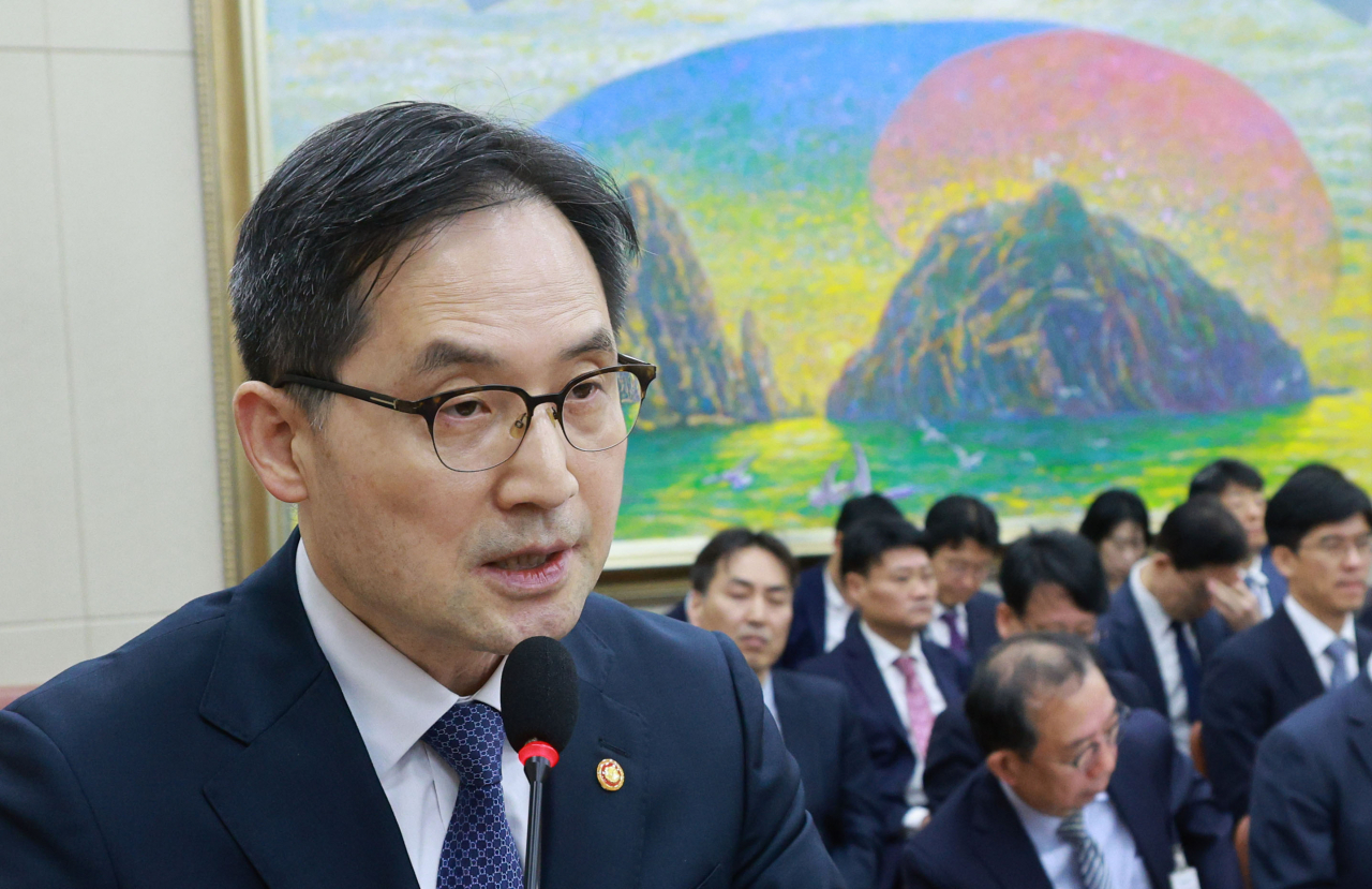 한기정 공정거래위원장이 16일 국회에서 열린 정무위원회 국정감사에서 현안 보고를 하고 있다. 연합뉴스