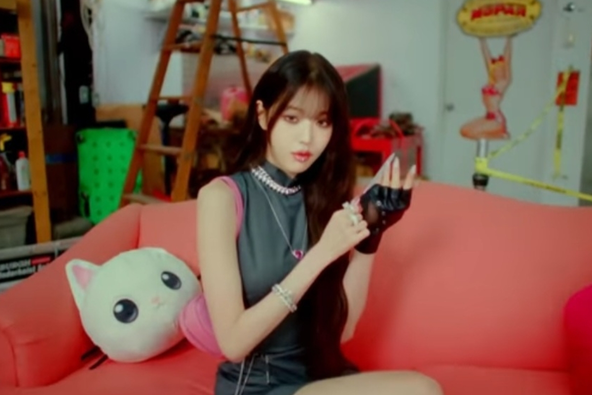 인기 가수 아이브의 신곡 ‘배디(Baddie)’ 뮤직비디오. 카카오는 아이브의 신곡을 카카오프렌즈 캐릭터 '춘식이'가 새롭게 해석한 '배춘(배디 춘식)'을 공식 SNS에 공개했다. 해당 숏폼 영상은 공개 이틀만에 115만뷰를 기록해 화제가 됐다. [유튜브]