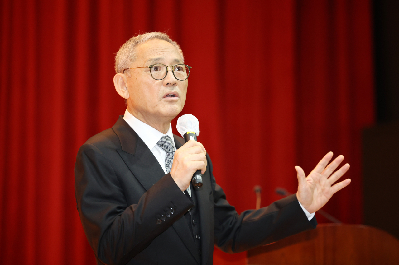 유인촌 문화체육관광부 장관이 16일 오전 세종시 정부세종청사에서 열린 취임식에서 취임사하고 있다. [연합]