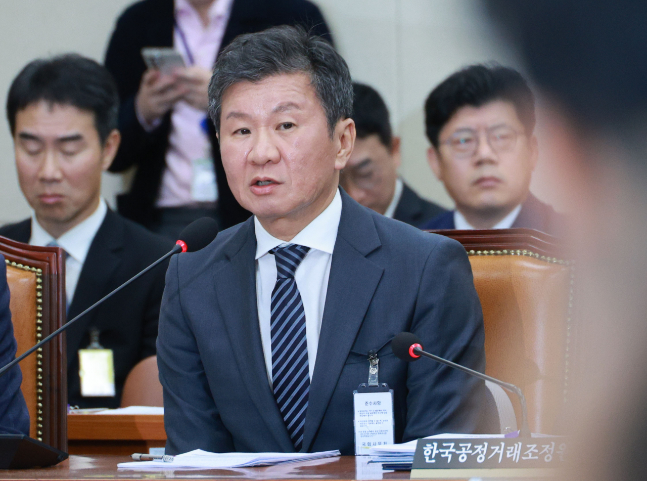 정몽규 HDC 회장이 16일 국회에서 열린 정무위원회 국정감사에서 의원 질의에 답하고 있다. [연합]