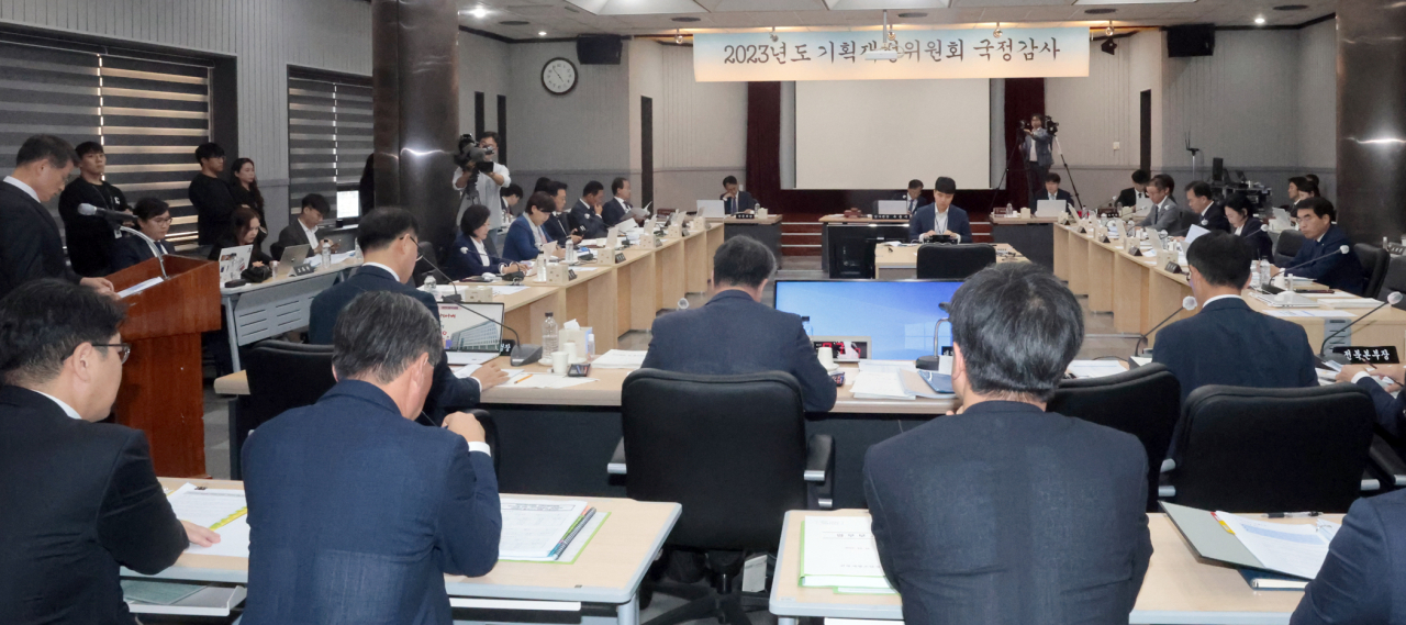 16일 한국은행 전북본부에서 국회 기획재정위원회의 국정감사가 진행되고 있다.[연합]