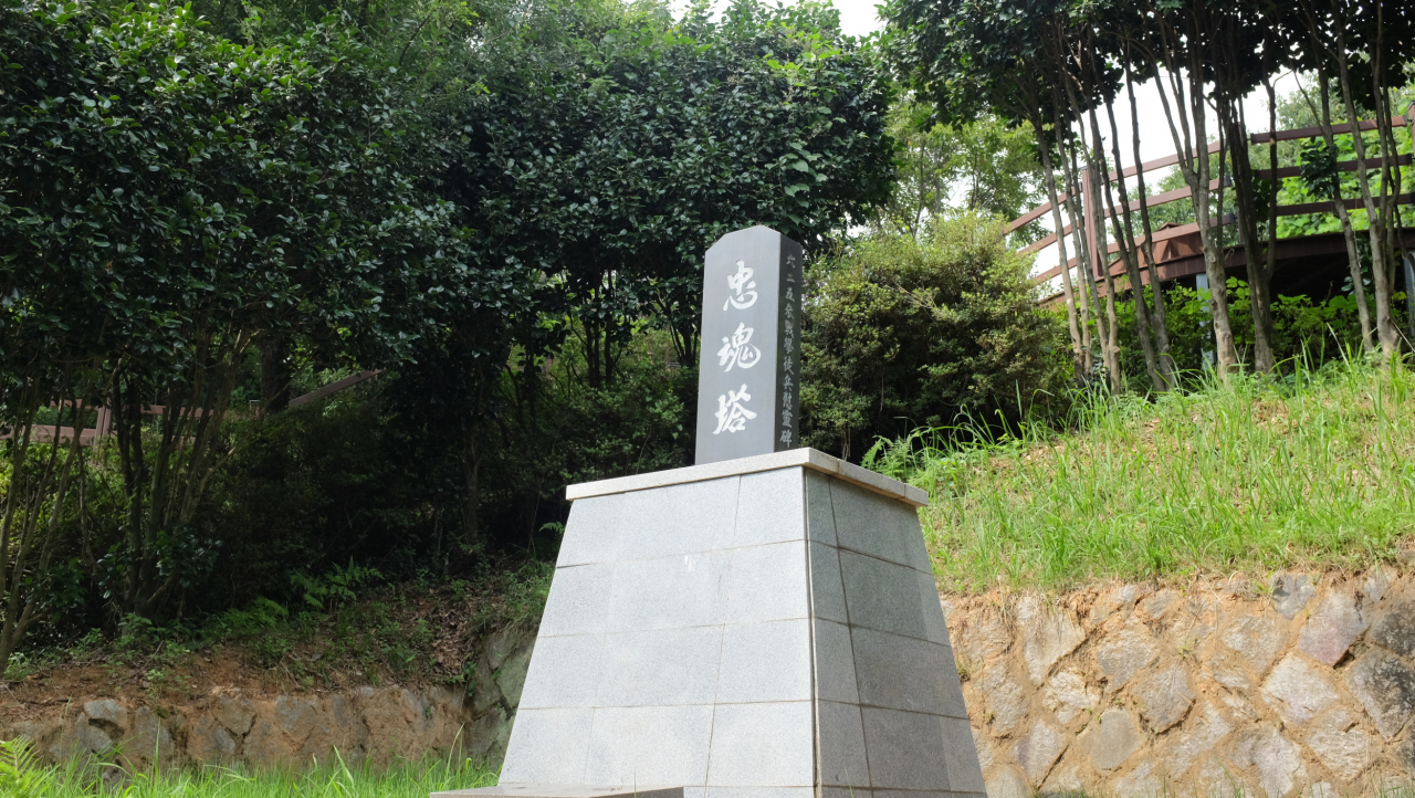 화개전투 추모공원에 놓인 학도병 충혼탑. 박혜원 기자