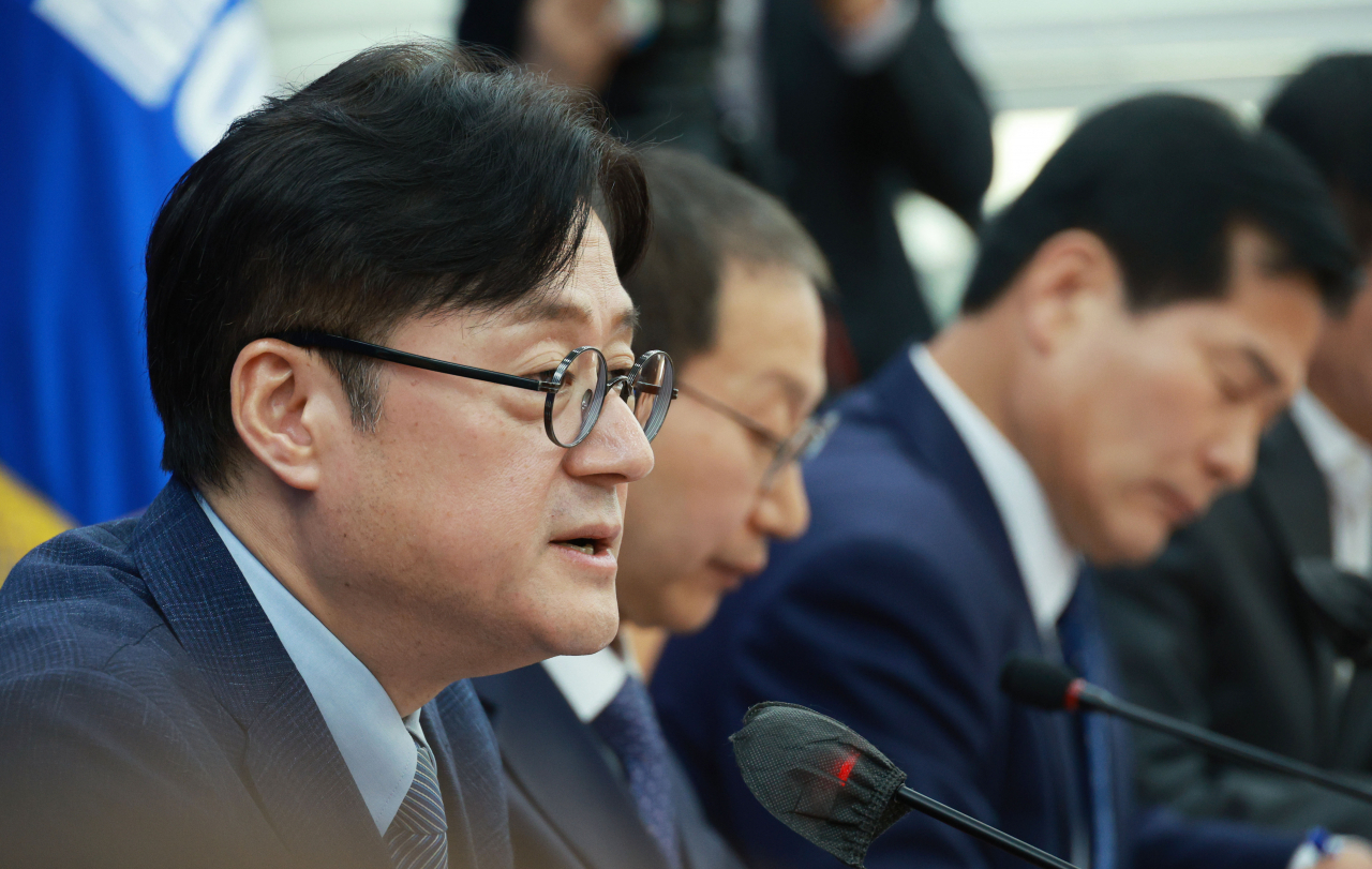 홍익표 더불어민주당 원내대표가 17일 국회에서 열린 국정감사 대책회의에서 발언하고 있다. [연합]