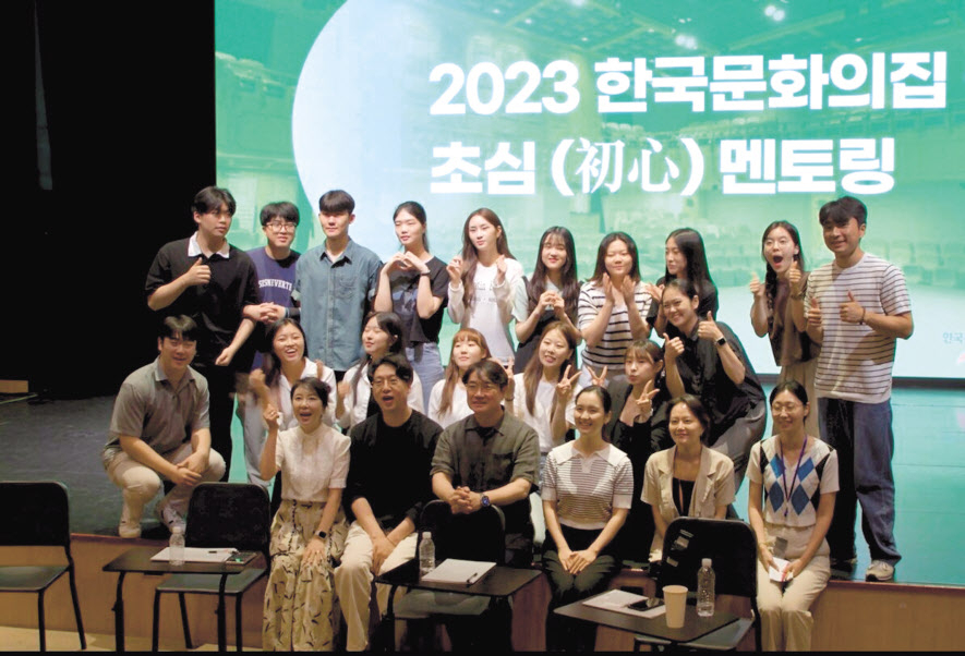 내일의 국악 명인을 꿈꾸는 대학생들의 성장과 결실을 담은 공동 프로젝트 공연 ‘초심’이 29일 무대에 오른다. 넉달 간 ‘초심 명인으로의 성장기’를 가진 예비 명인들은 “나와의 끊임없는 싸움이었지만, 나의 음악으로 관객과 소통하는 것이기에 행복했다”고 했다.