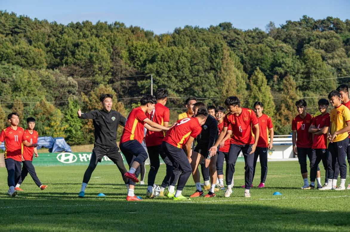 베트남 U-18 축구대표팀, 전북현대모터스 클럽하우스 방문